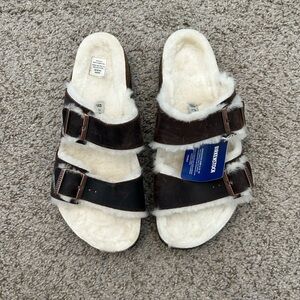 New w: Tag Men’s Birkenstock Arizona Genuine Shearling Slide Sandal